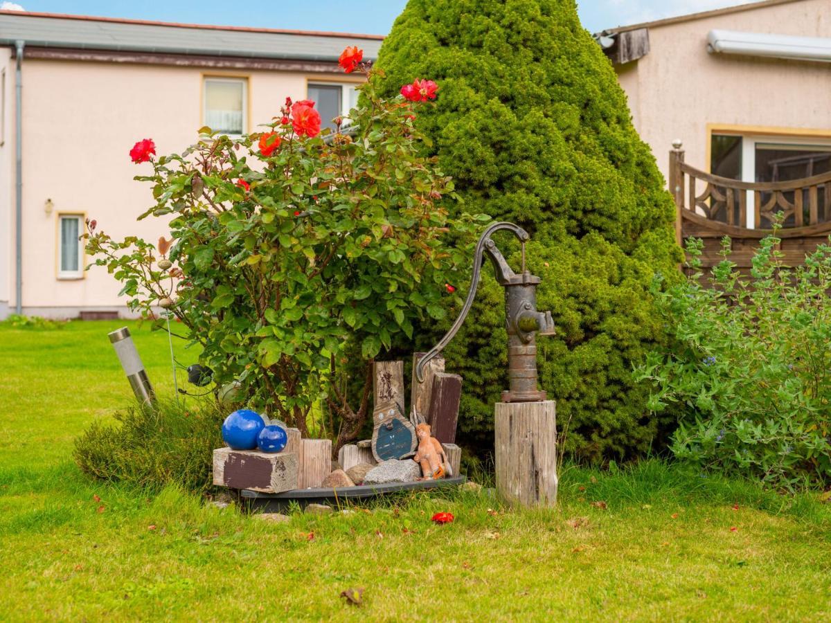Idyllic Bungalow In Pepelow With Garden Zewnętrze zdjęcie
