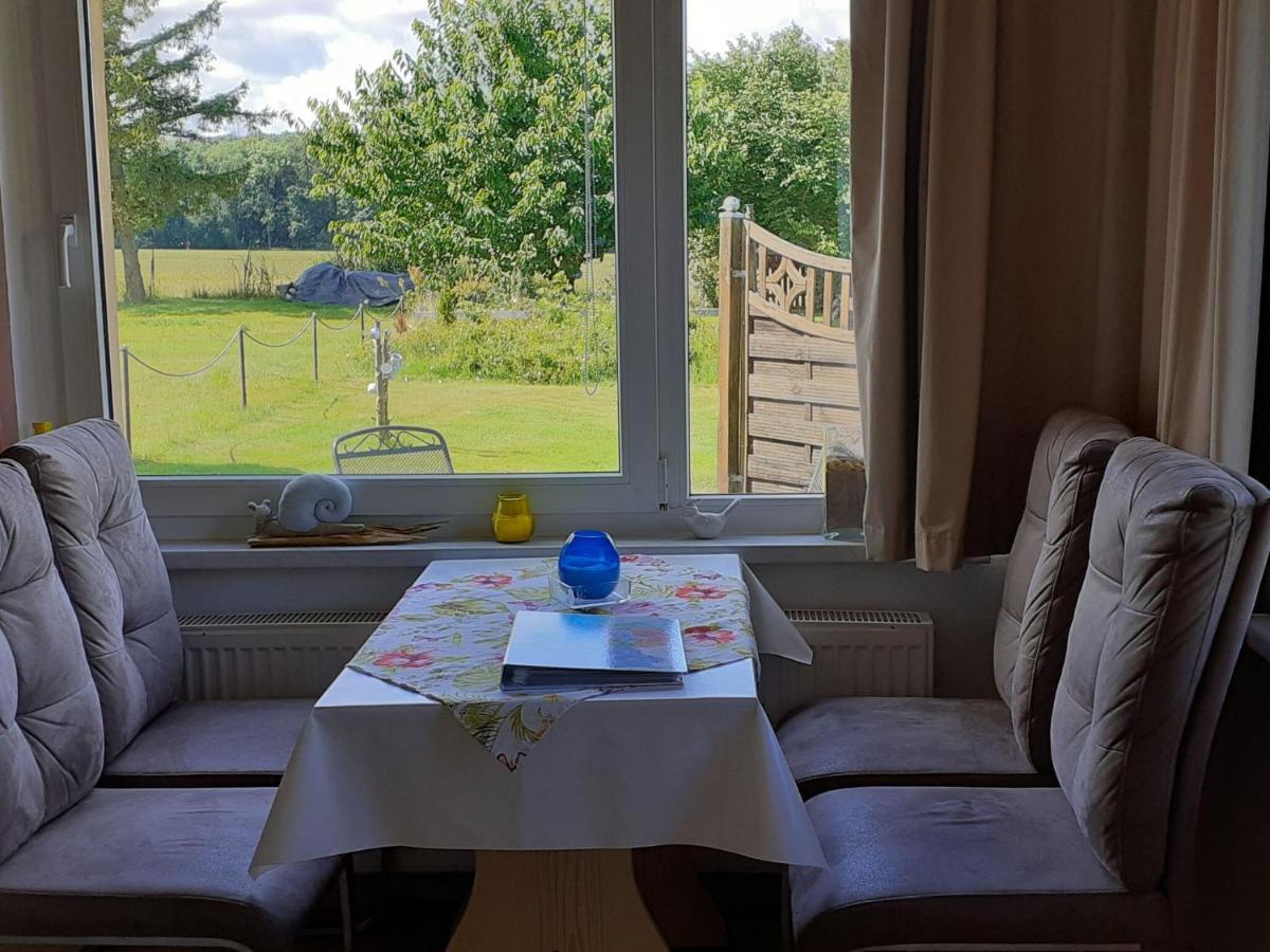 Idyllic Bungalow In Pepelow With Garden Zewnętrze zdjęcie